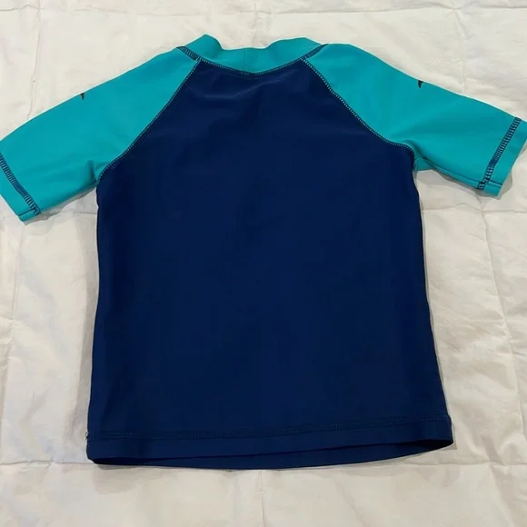 CARTERS - Rash/Sun Guard - Picture 3 of 3